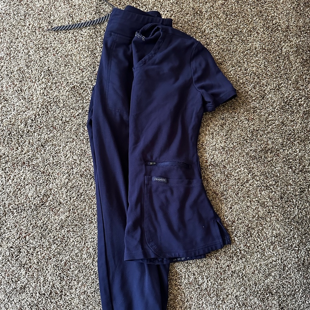 Jaanuu navy blue XS scrub set